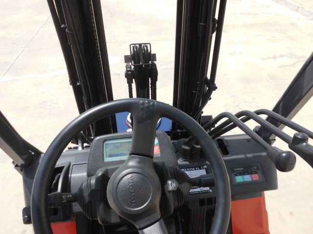 montacarga electrico tipo operarador sentado